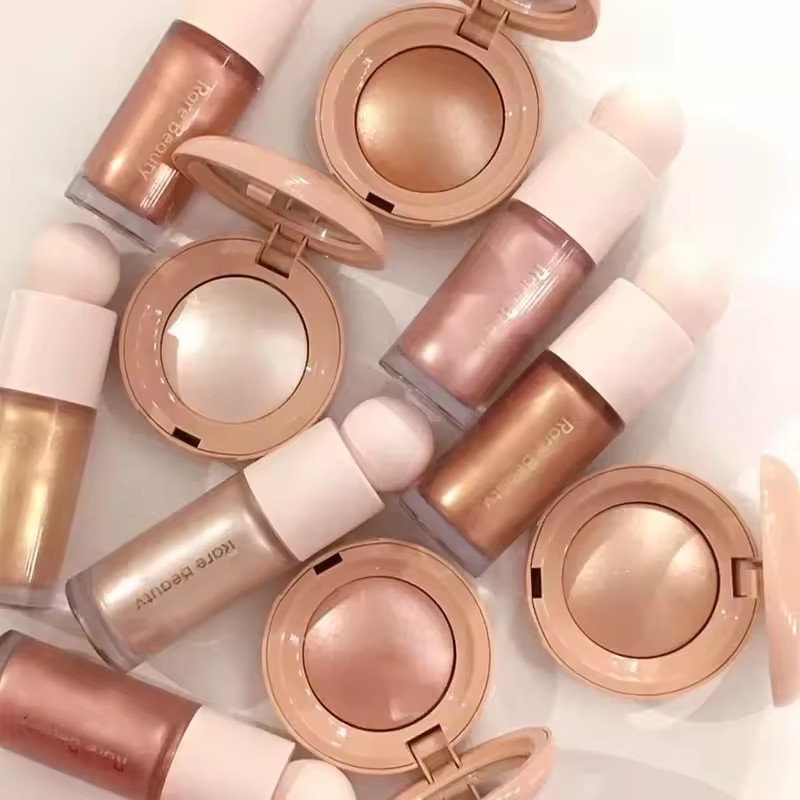 Huda Beauty Makeup Set - ريير بيوتي هايلايتر بملمس حريري خفيف،