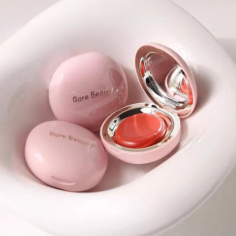 ريير بيوتي هايلايتر بملمس حرير - مراجعة Huda Beauty Makeup Set وسعره