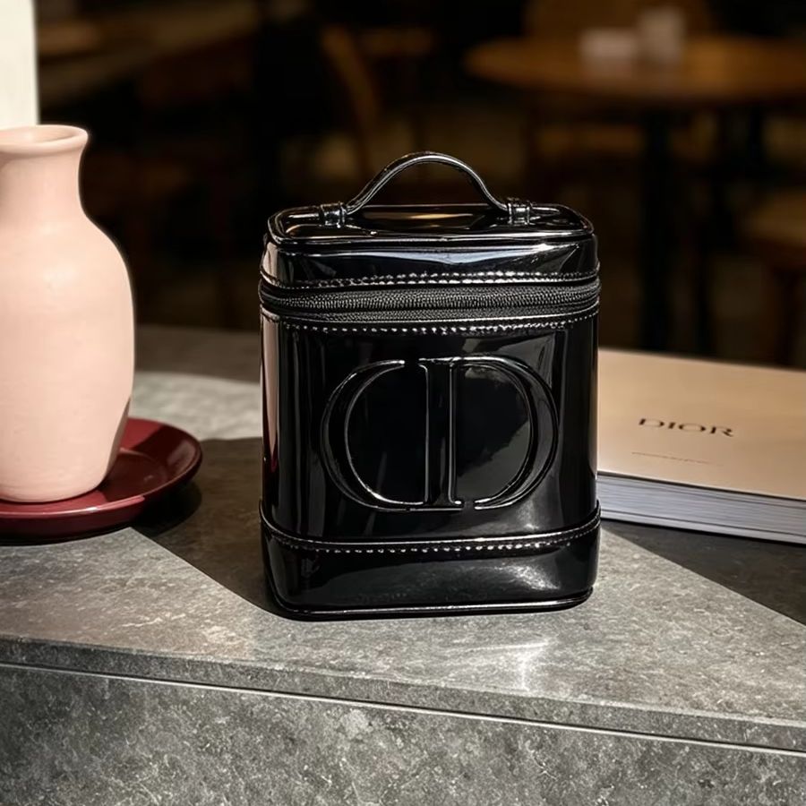 حقيبة ديور سوداء شبكية للنساء، - مراجعة Beauty Makeup Bag وسعره